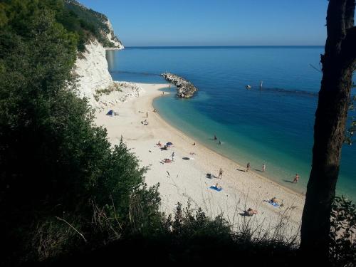 a group of people on a beach near the water at B&B Vivere il Mare in Numana