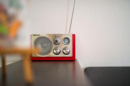 a small radio sitting on top of a table at Apartmani Galić in Ploče