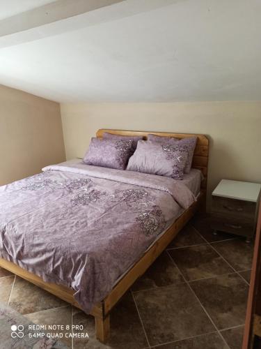 a bed with purple sheets and pillows in a bedroom at Denize sıfır 2 yatak odalı daire D 8 in Tekirdag