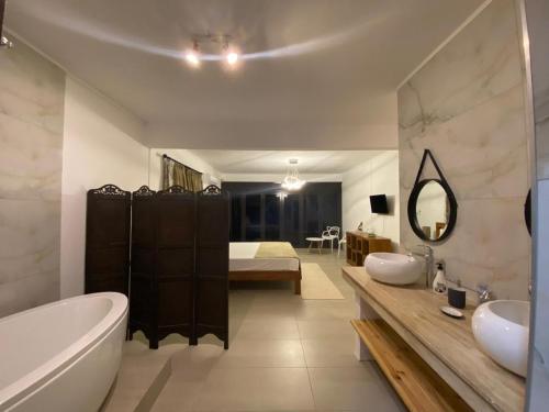 Vonios kambarys apgyvendinimo įstaigoje Om Tourist Residence