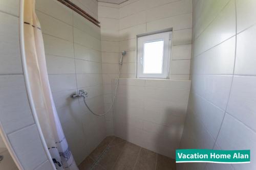 Ένα μπάνιο στο Vacation home Alan
