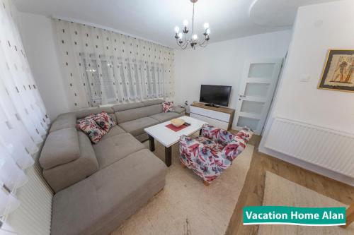 Μια τηλεόραση ή/και κέντρο ψυχαγωγίας στο Vacation home Alan