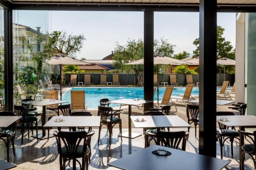 Bazén v ubytování Art Hotel Ventaglio nebo v jeho okolí