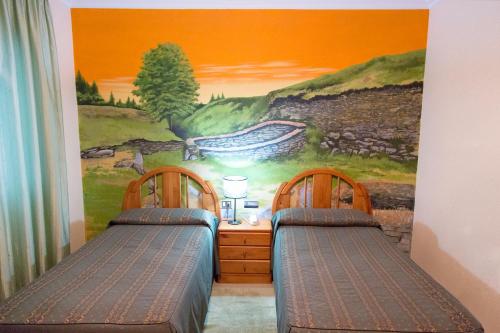 A bed or beds in a room at Hostal Restaurante Terra Chá
