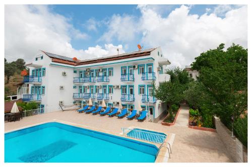 Bazén v ubytování Mavi Yaprak Hotel nebo v jeho okolí