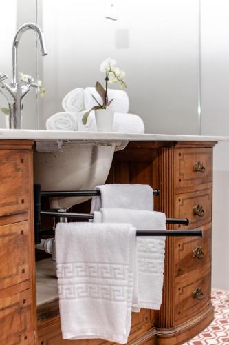 a kitchen with a sink and two white towels at Espinho Vintage - Alojamento de Charme in Espinho