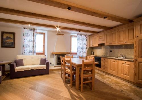 Η κουζίνα ή μικρή κουζίνα στο Maison De Meuny