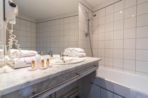 Koupelna v ubytování Hotel Ours Blanc - Victor Hugo