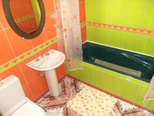 A bathroom at Apart Hotel Turquesa