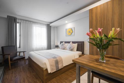 Giường trong phòng chung tại Narcissus Hotel & Apartment