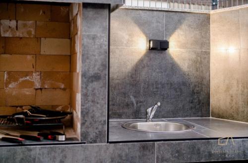 een badkamer met een wastafel en een muur bij Luxury Villa MetraMaris1 in Malinska