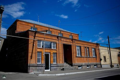 El edificio en el que está la casa de huéspedes