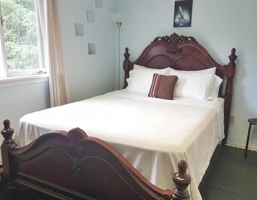 The Backcountry Inn & Hostel – Photos 2