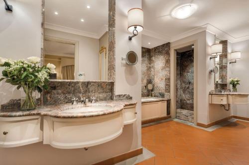 A bathroom at Villa San Michele, A Belmond Hotel, Florence