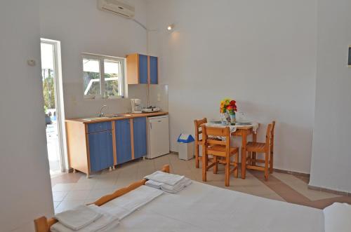 NIKOS APARTMENTS