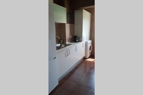 A kitchen or kitchenette at Sevilla ,piso completo en buena zona,Wifi y aparcamiento