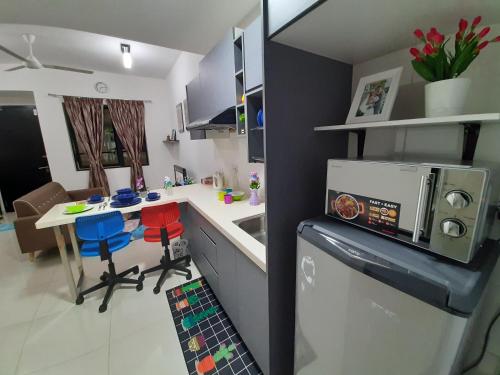 Dapur atau dapur kecil di MyCozySOHO with Excellent Swimming Pool View