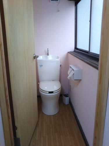 Ένα μπάνιο στο はんこＩＮＮ お城のアパート Hanko INN Private aparments nearby castle
