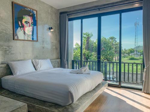 Postel nebo postele na pokoji v ubytování Bosston Hotel