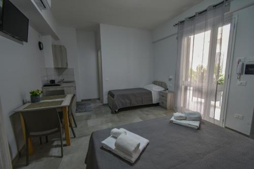 a room with a bedroom with a bed and a window at Case Vacanze Blue Sea in Mascali