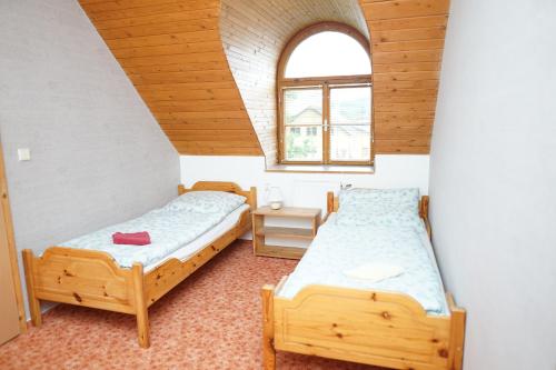 Tempat tidur dalam kamar di Penzion Terasa, bed & breakfast