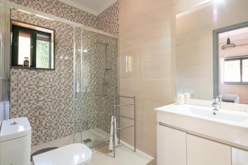 Ένα μπάνιο στο Stunning 3-bed-2-bath villa over Douro River;Porto city - WIFI-sleep 6-10