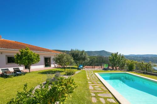 an image of a villa with a swimming pool at Stunning 3-bed-2-bath villa over Douro River;Porto city - WIFI-sleep 6-10 in Aveiro