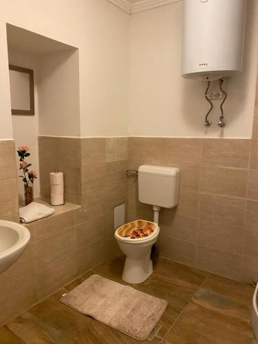 Bilik mandi di Virág Vendégház