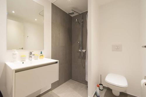 Ванная комната в 2Floors New Apartment & Charming Canal Surrounding