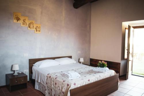 A bed or beds in a room at L'Antica Passolara