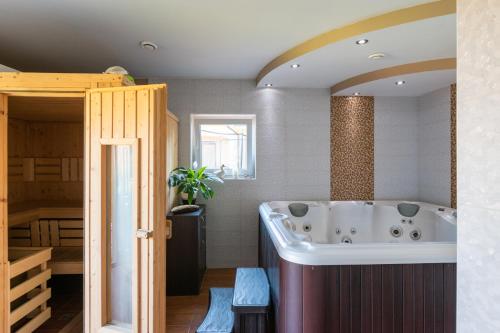 a bathroom with a bath tub in a room at Pensjonat Bursztyn in Dąbki
