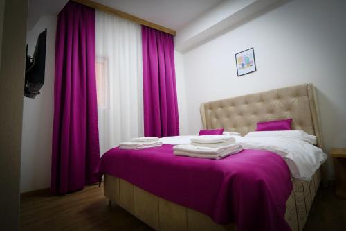 Ένα ή περισσότερα κρεβάτια σε δωμάτιο στο Motel KVELE