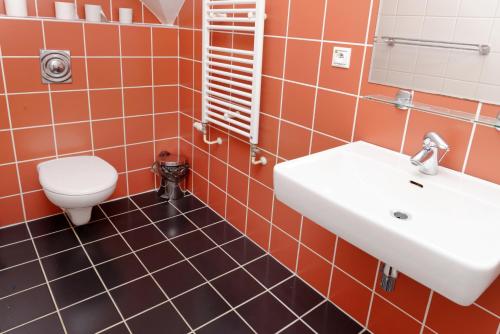 Un baño de Hotel Tulipan