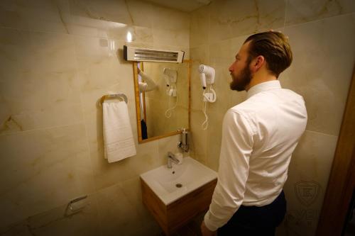 Ένα μπάνιο στο Motel KVELE
