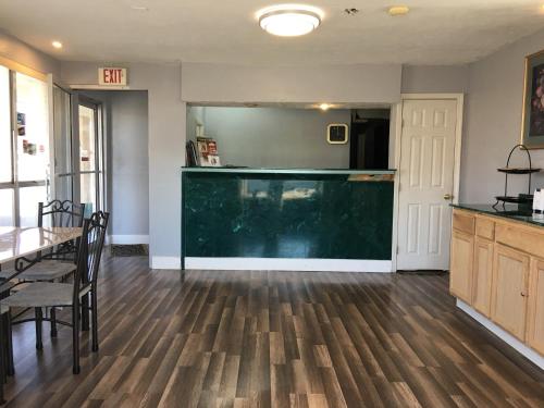 Knights Inn Hurricane Mills – Photos 3