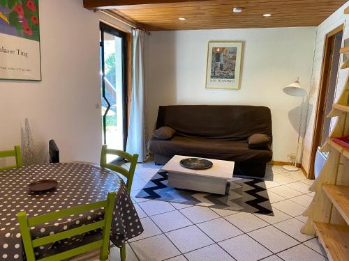 a living room with a couch and a table at soleil et vue in Barcelonnette