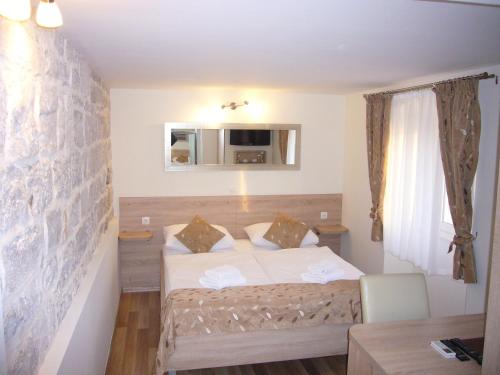 Postel nebo postele na pokoji v ubytování Old Town Suites