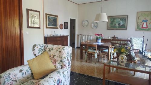 Posedenie v ubytovaní Villa Elena