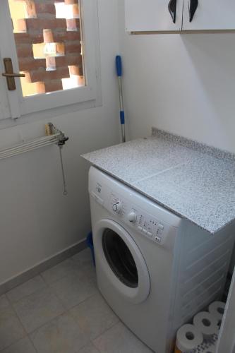 a washing machine in a kitchen with a counter at Appartamento Il Sogno in Bellano