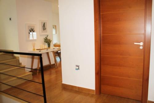 a room with a wooden door and a table at VILLA TAZA DE PLATA A in Huétor Vega
