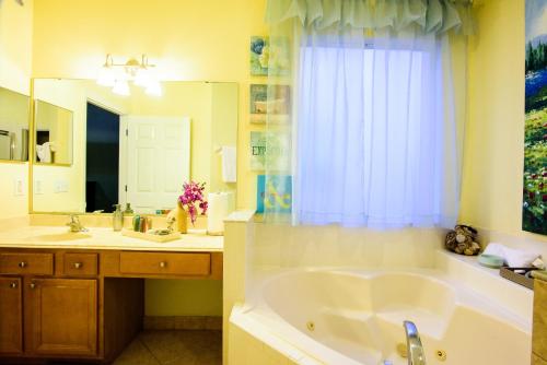 Group friendly 8BR home with private pool 5 miles to Disney photo 25