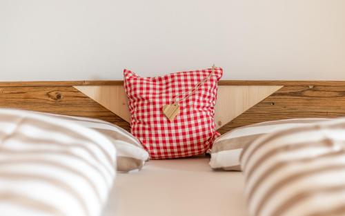 Una cama o camas en una habitación de Moarhof in Oberbozen
