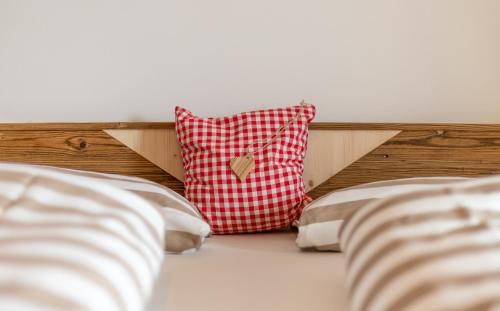 Una cama o camas en una habitación de Moarhof in Oberbozen