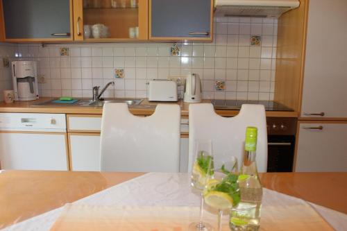 Kuchyň nebo kuchyňský kout v ubytování Ferienwohnung Schnell