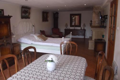 Ένα ή περισσότερα κρεβάτια σε δωμάτιο στο Apartament Monika Podzamcze 10