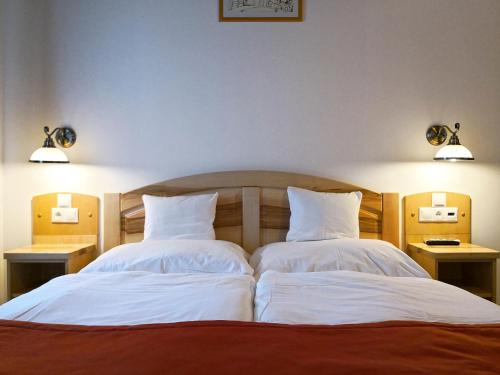 Una cama o camas en una habitación de Margaréta Panzió