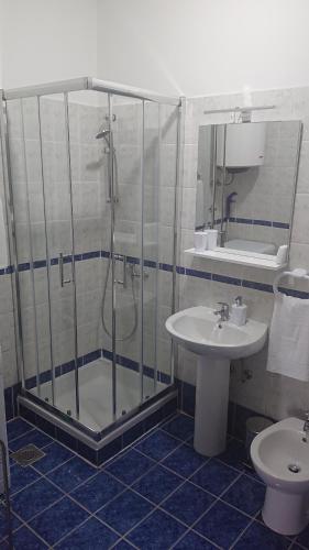 MorePal tesisinde bir banyo
