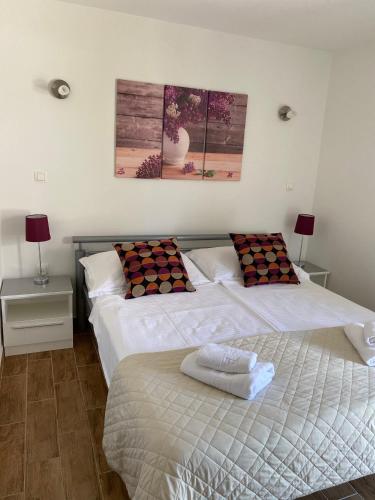 two beds sitting next to each other in a bedroom at Apartments Lena in Bol