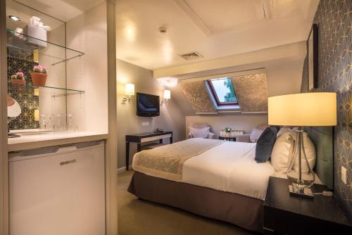 a hotel room with a bed and a window at Number Four at Stow in Stow on the Wold