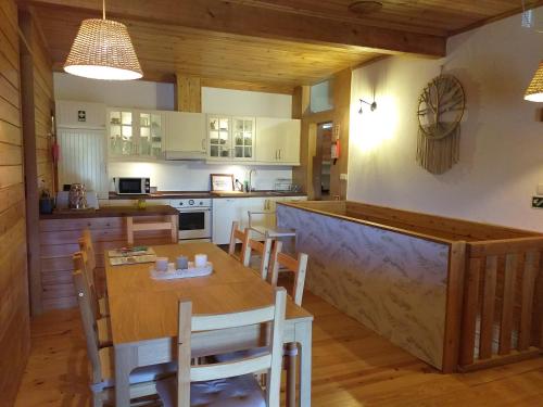 Kuchyň nebo kuchyňský kout v ubytování Serapicos House